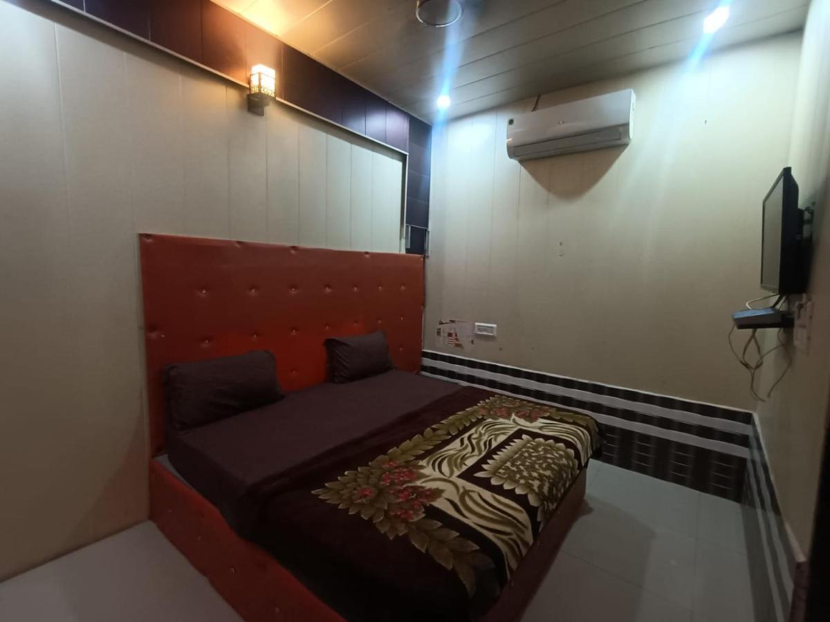 Yamnotri Dham Hotell Vrindāvan Eksteriør bilde