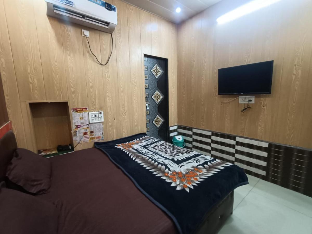 Yamnotri Dham Hotell Vrindāvan Eksteriør bilde