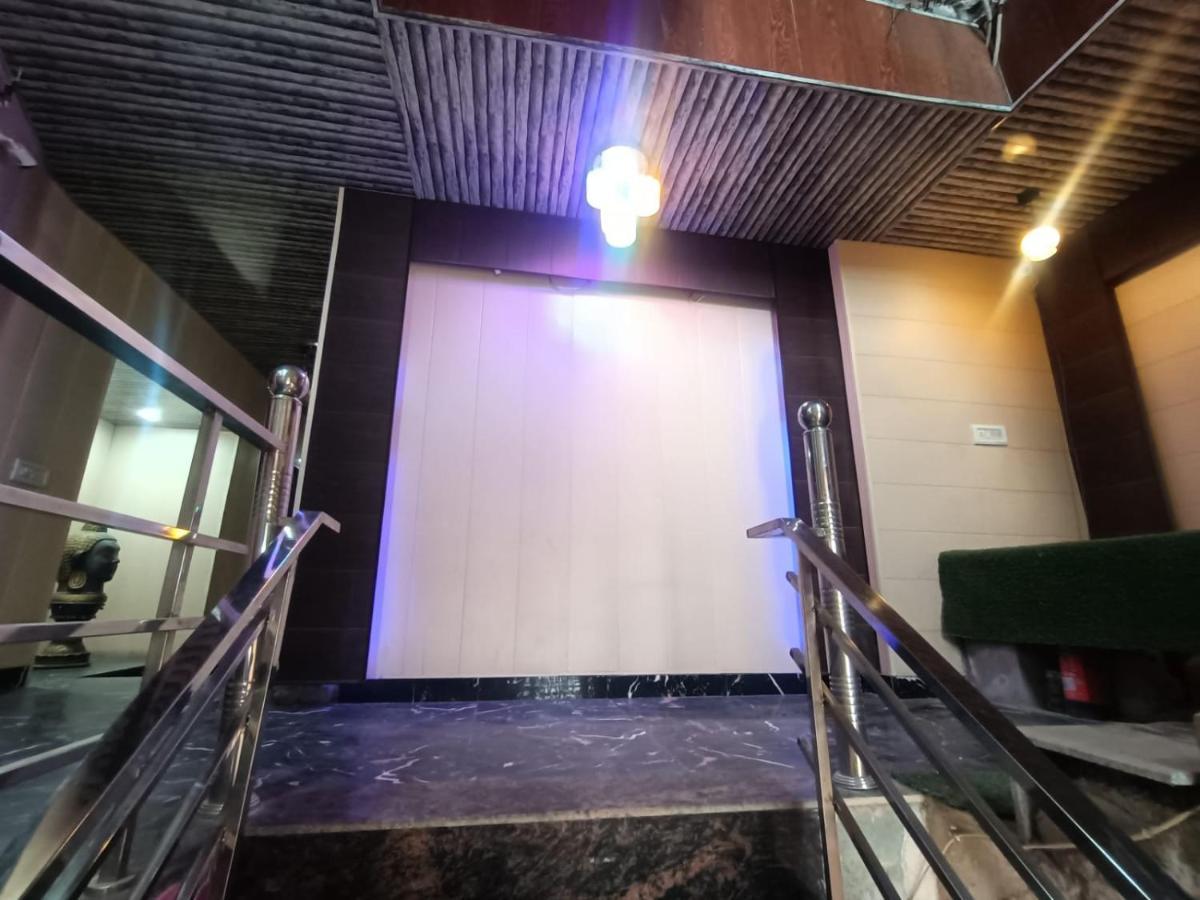 Yamnotri Dham Hotell Vrindāvan Eksteriør bilde
