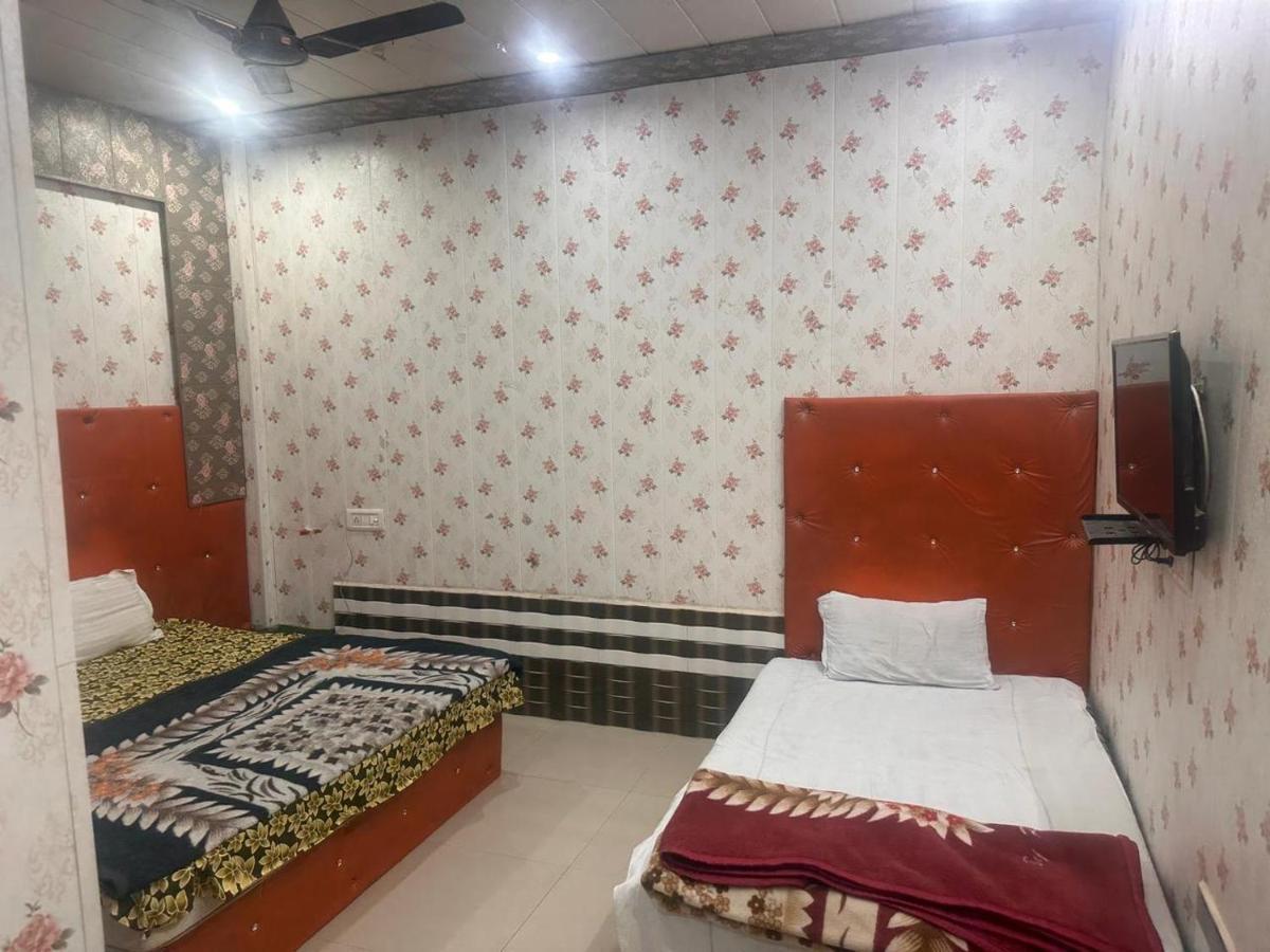 Yamnotri Dham Hotell Vrindāvan Eksteriør bilde