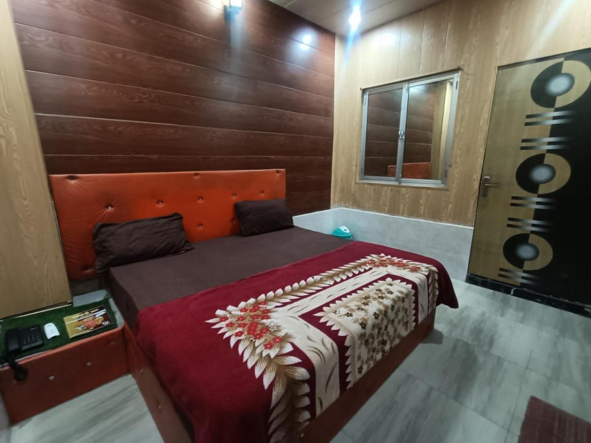 Yamnotri Dham Hotell Vrindāvan Eksteriør bilde