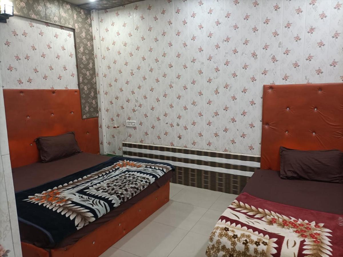 Yamnotri Dham Hotell Vrindāvan Eksteriør bilde