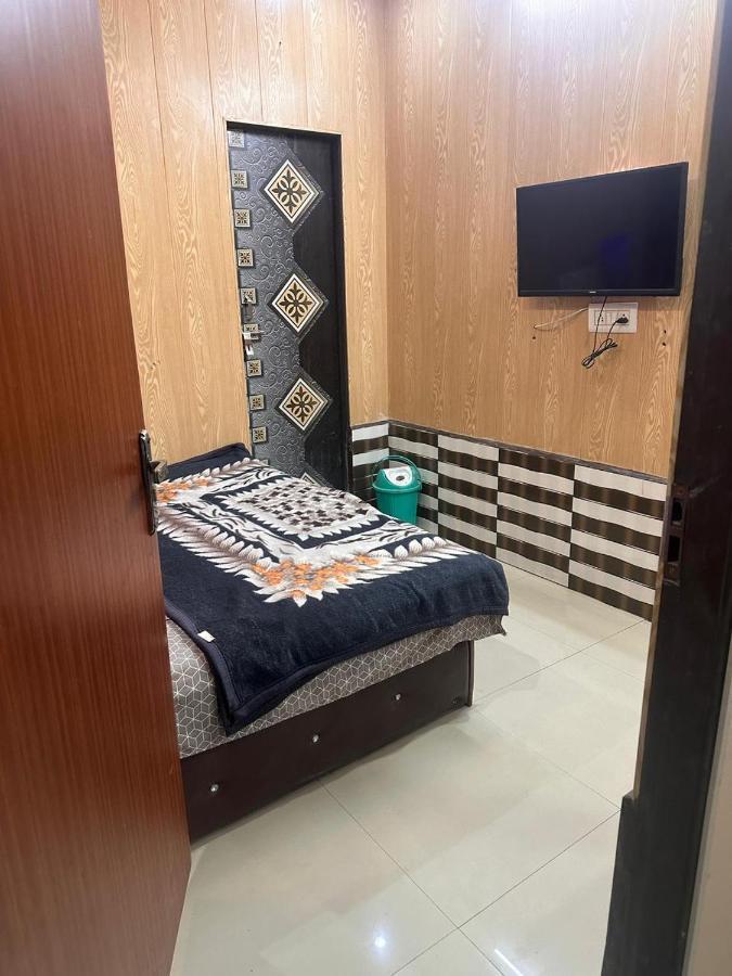 Yamnotri Dham Hotell Vrindāvan Eksteriør bilde