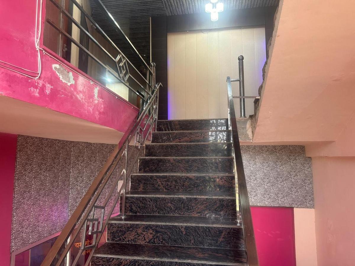 Yamnotri Dham Hotell Vrindāvan Eksteriør bilde