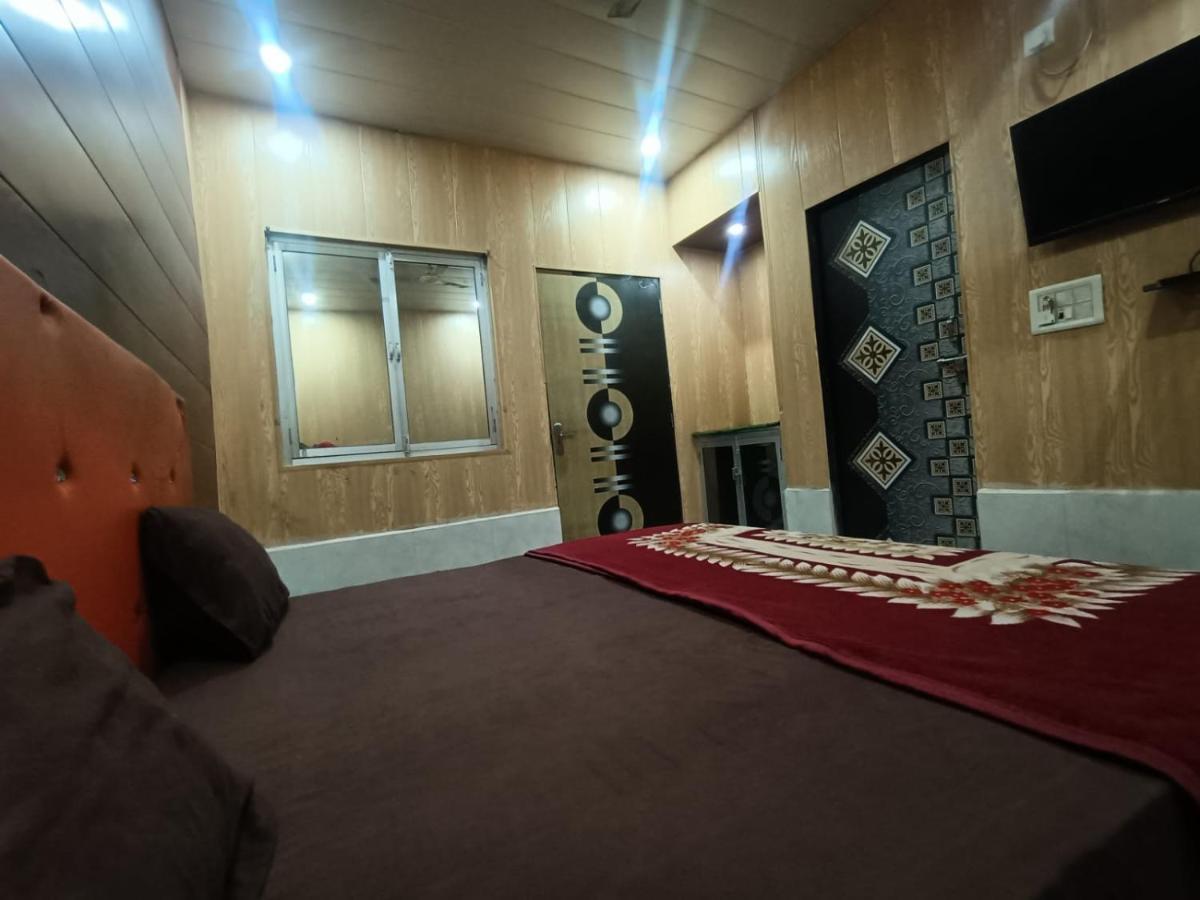 Yamnotri Dham Hotell Vrindāvan Eksteriør bilde