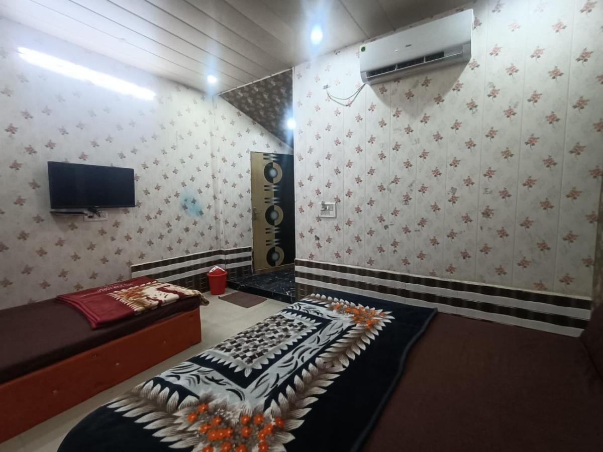 Yamnotri Dham Hotell Vrindāvan Eksteriør bilde
