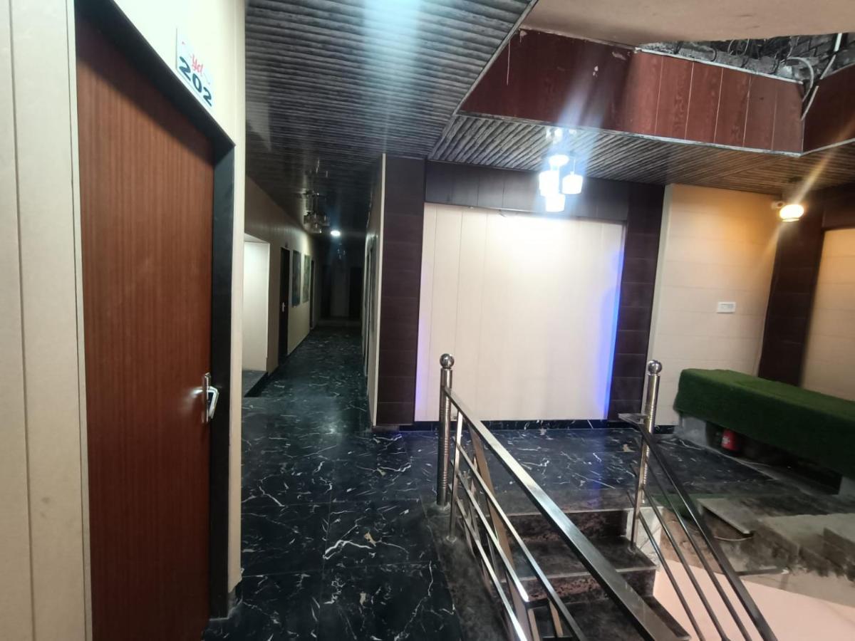 Yamnotri Dham Hotell Vrindāvan Eksteriør bilde
