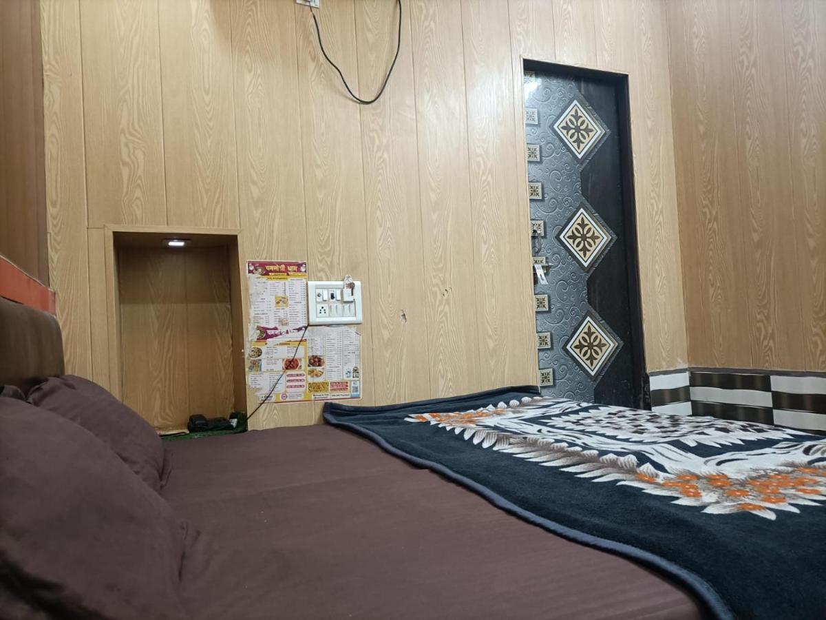 Yamnotri Dham Hotell Vrindāvan Eksteriør bilde