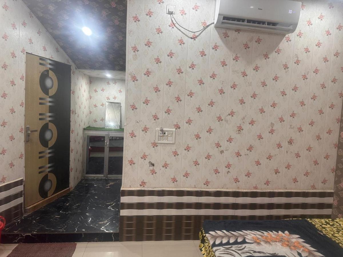 Yamnotri Dham Hotell Vrindāvan Eksteriør bilde