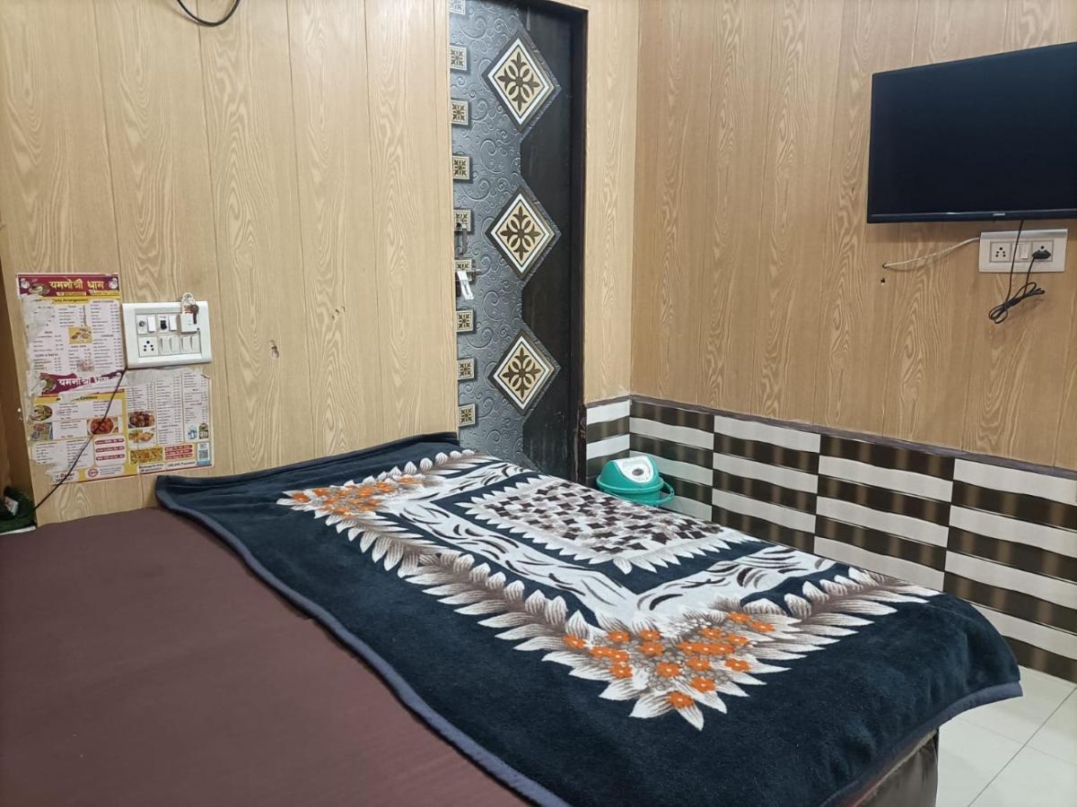 Yamnotri Dham Hotell Vrindāvan Eksteriør bilde