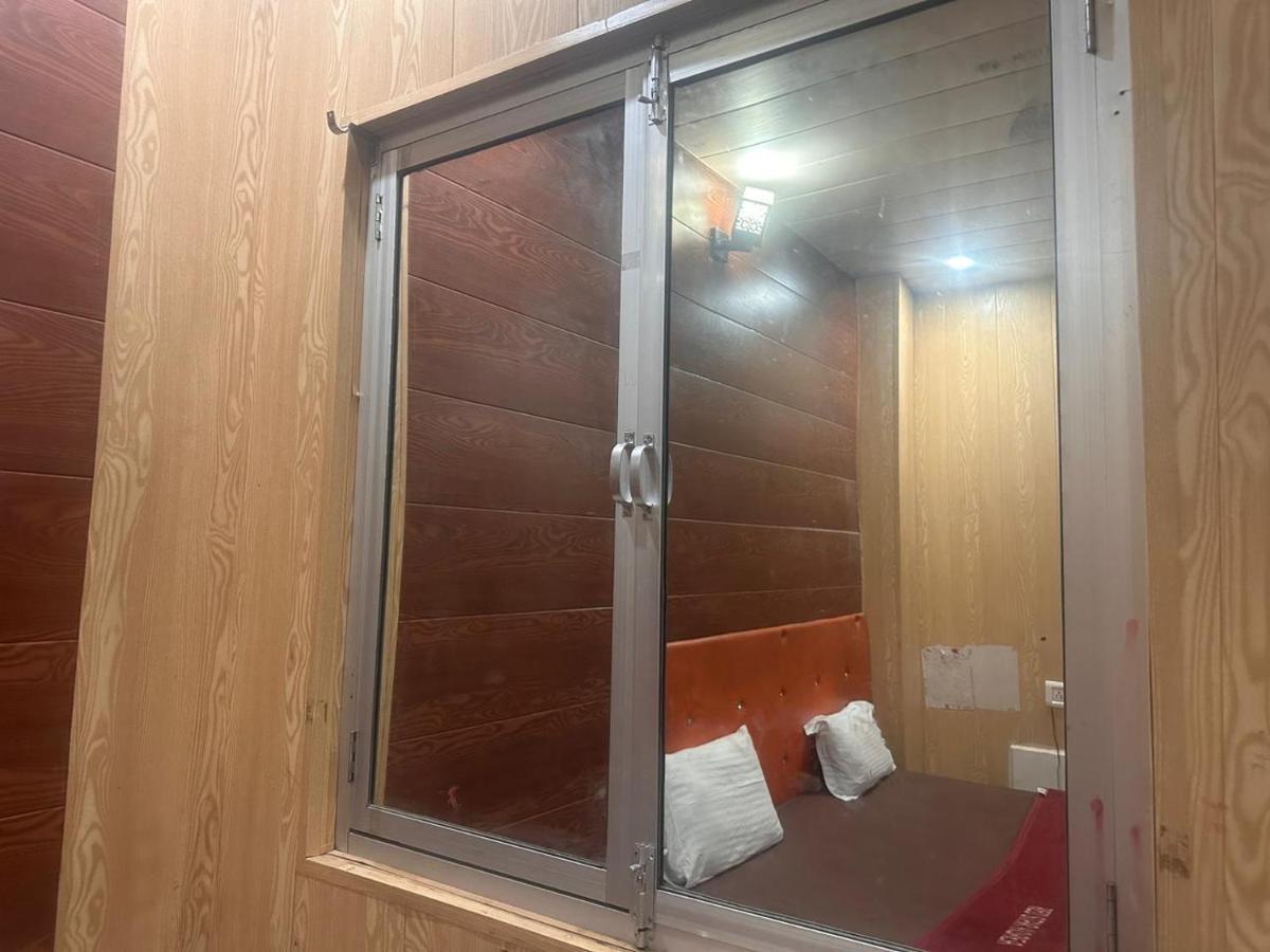Yamnotri Dham Hotell Vrindāvan Eksteriør bilde