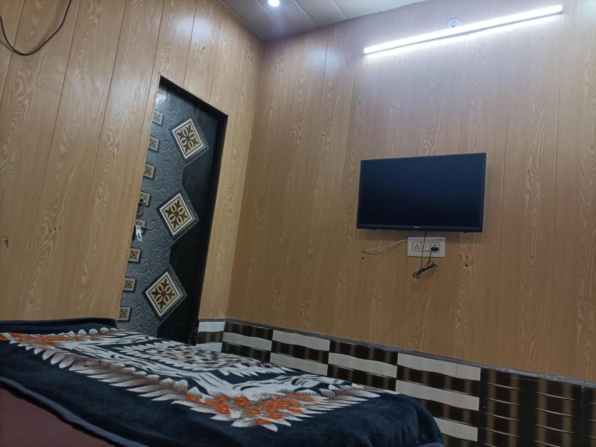 Yamnotri Dham Hotell Vrindāvan Eksteriør bilde